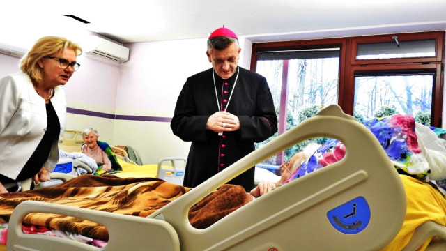 OŚWIĘCIM. W Światowy Dzień Chorego, biskup Roman Pindel odwiedził pacjentów hospicjum