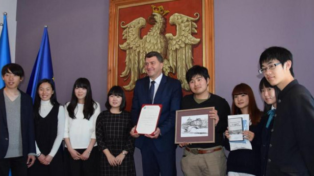 Oświęcim - wizyta młodych Japończyków w Urzędzie Miasta
