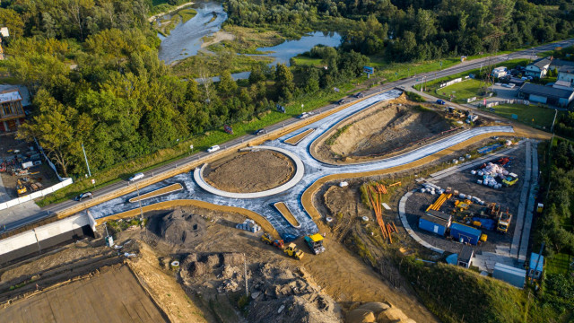 OŚWIĘCIM. Wrześniowy przelot dronem nad budową nowej obwodnicy do drogi S1