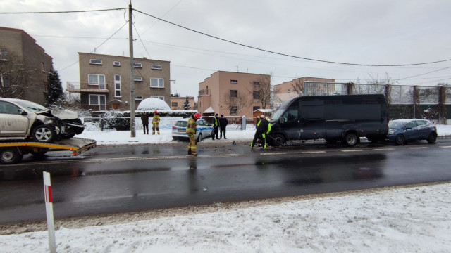 OŚWIĘCIM. Wypadek drogowy na ul. Konarskiego z udziałem 3 samochodów