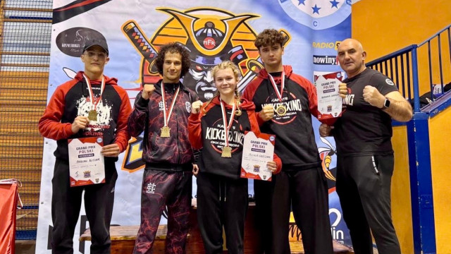 Oświęcimscy kick-boxerzy rozstawiają rywali po kątach – FOTO