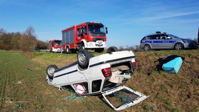 PALCZOWICE. Wypadła z łuku i dachowała