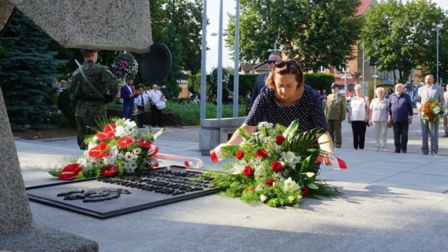 Pamięć o powstańcach i cywilnych mieszkańcach walczącej Warszawy
