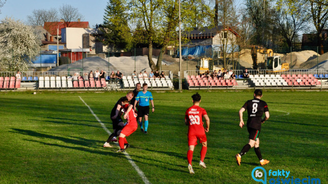 Piątoligowe derby przy Legionów