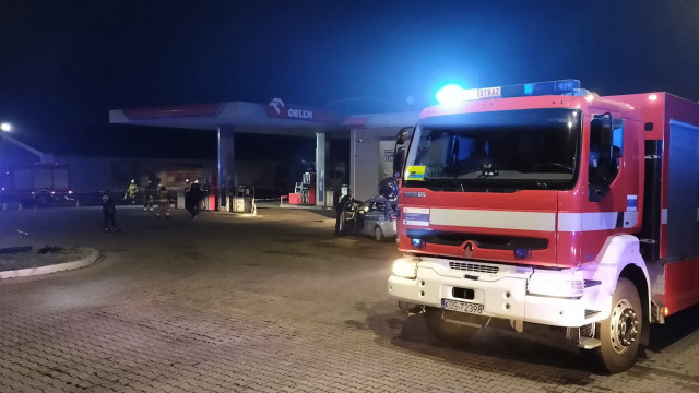 Pijany kierowca tira uszkodził dystrybutor z gazem na stacji paliw – FOTO!