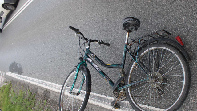 Pijany rowerzysta wpadł pod samochód dostawczy