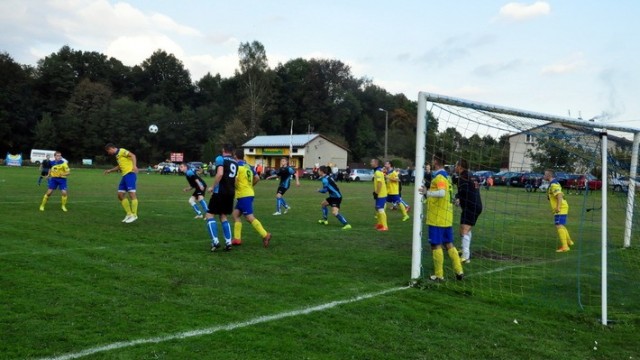 PIŁKA NOŻNA. Na pierwszym planie derby w Rajsku i hit w Gorzowie