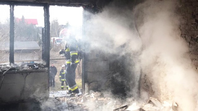 Płonął dom. Mieszkaniec ewakuowany – FOTO