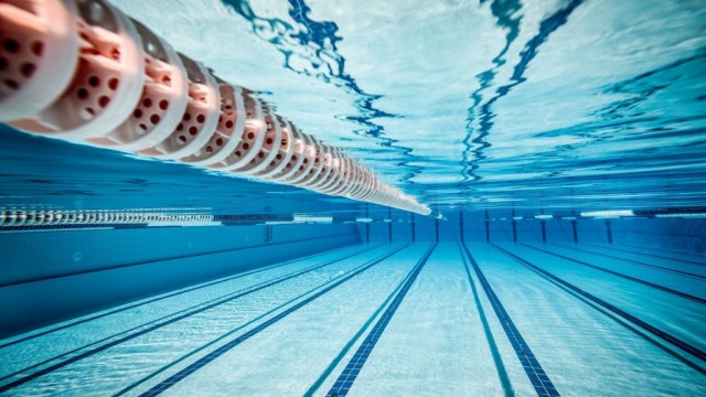 Pływalnia bardziej przystępna dla niepełnosprawnych – FOTO