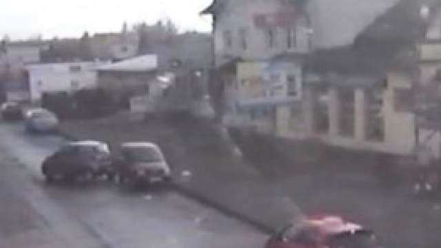 Policjanci poszukują sprawcy oraz świadków kolizji w Kętach