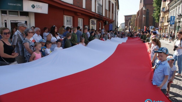 Poniosą 20-metrową flagę Polski