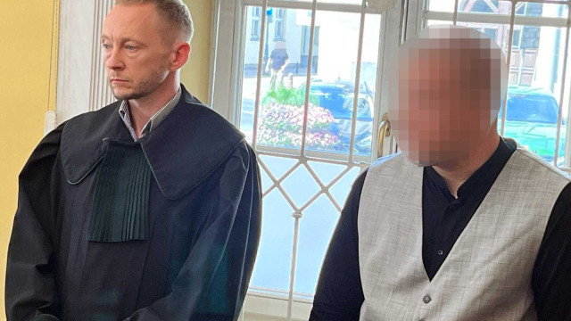Pornografia na klasowym czacie. Sąd umorzył sprawę nauczyciela