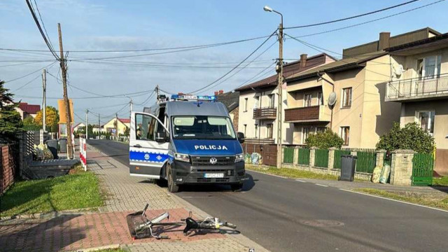 Potrącenie rowerzystki przez samochód osobowy w Bobrku – FOTO!