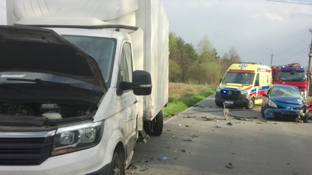 Poważny wypadek w Chełmku. Kierowcy samochodu zasnął za kierownicą i uderzył w inne pojazdy – FOTO!