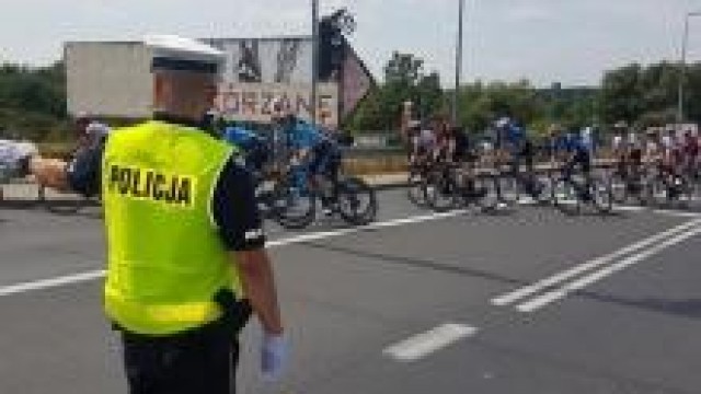Powiat oświęcimski. Policjanci i strażacy zabezpieczali  przejazd kolarzy 76. Tour de Pologne 2019