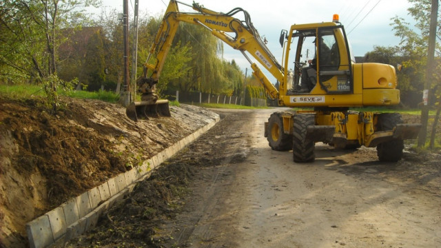 POWIAT. Trwają prace drogowe na terenie Bulowic, Kęt i Malca