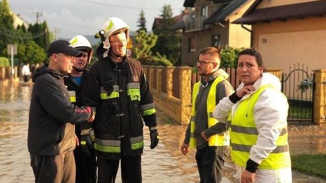Powódź błyskawiczna w Małopolsce. Nocne działania strażaków