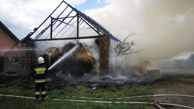 Pożar budynku gospodarczego w Smolicach – ZDJĘCIA!