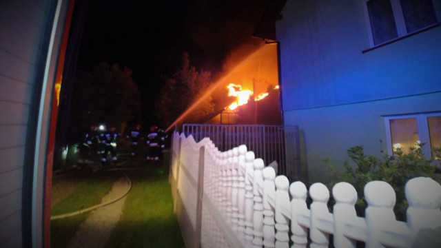 Pożar budynku w Jawiszowicach przy ulicy Wiśniowej - InfoBrzeszcze.pl