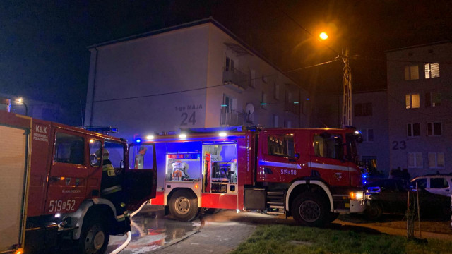 Pożar mieszkania w Brzeszczach. Kilka osób ewakuowanych – ZDJĘCIA, FILM!