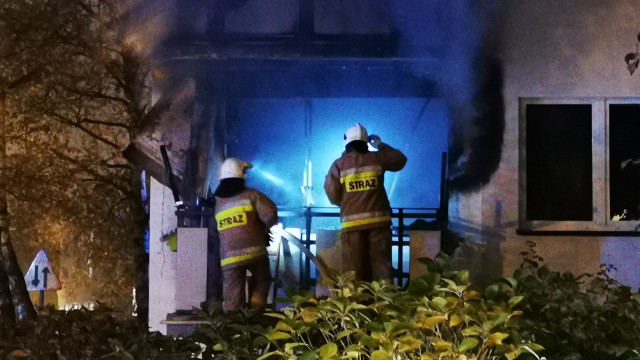 Pożar mieszkania w Kętach. Jedna osoba nie żyje a jedna jest poszkodowana – ZDJĘCIA, FILM!