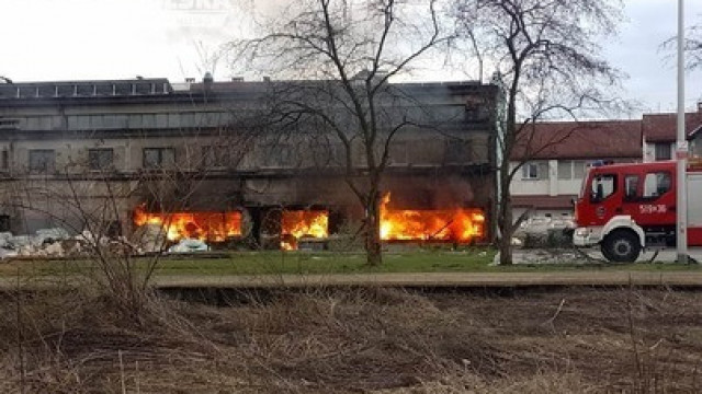 Pożar na terenie hali produkcyjnej w Kętach Podlesiu