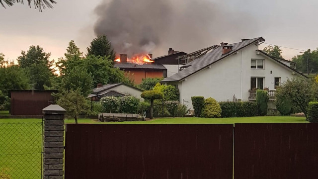 Pożar po uderzeniu pioruna - FOTO - InfoBrzeszcze.pl