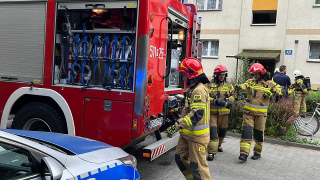 Pożar w bloku przy głównej arterii miasta – FILM, FOTO