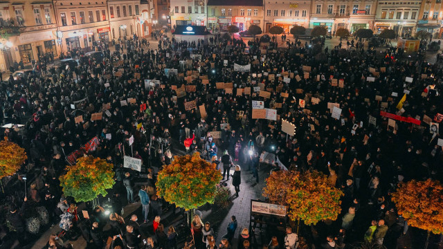 Protestacyjny spacer w Oświęcimiu – live