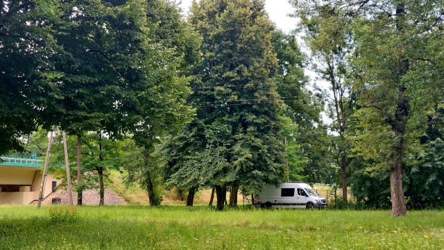 PUBLICYSTYKA. Oświęcim miastem turystyki? W praktyce kampery parkują na dziko