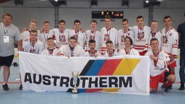 Reprezentacja Polski U – 16 z hokeistami Unii w składzie zadebiutowała na Mistrzostwach Świata