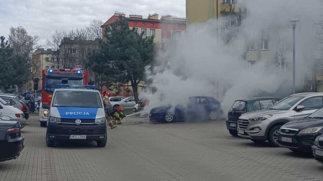 Samochód palił się na parkingu – FOTO