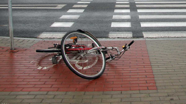 Senior potrącił nastolatka jadącego na rowerze