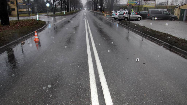 Śmierć na drodze. Samochód potrącił pieszego – FOTO