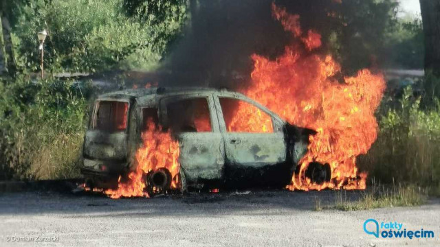 Spłonął fiat panda – FILM, FOTO