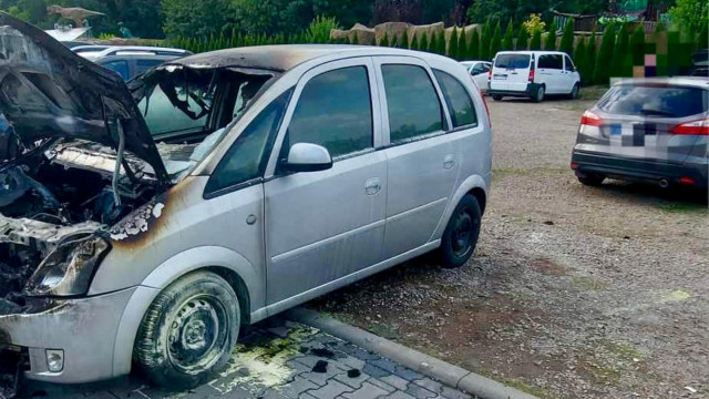 Spłonął samochód na parkingu w Zatorze – FOTO