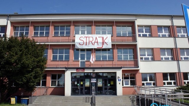 Strajk nauczycieli zawieszony do września