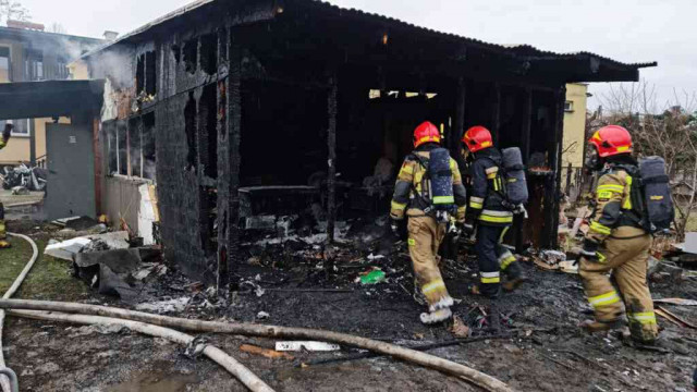 Strażacy walczyli ze skutkami wichury i pożarem – FOTO