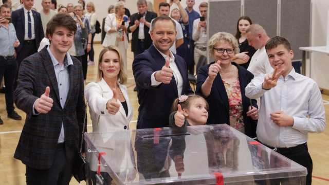Szok w noc wyborczą! Exit poll daje zwycięstwo Trzaskowskiemu, ale late poll wysuwa Nawrockiego na prowadzenie