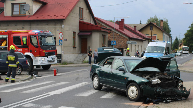 Szokujący wypadek w Kętach: Audi kontra Volkswagen: dwie piesze w szpitalu