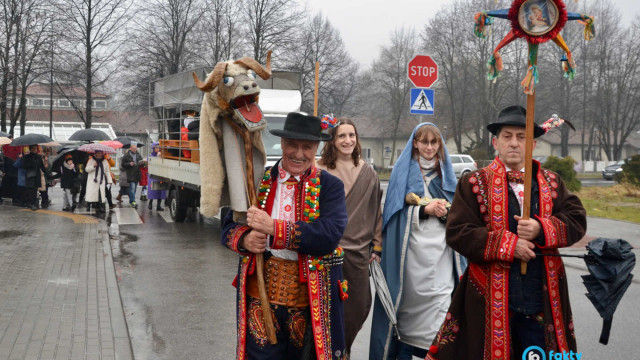 Tradycja i kolędowanie na ulicach Oświęcimia – FILMY, FOTO