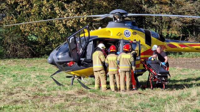 Tragiczny wypadek na DK44. Kierowca walczy o życie – FILM, FOTO!