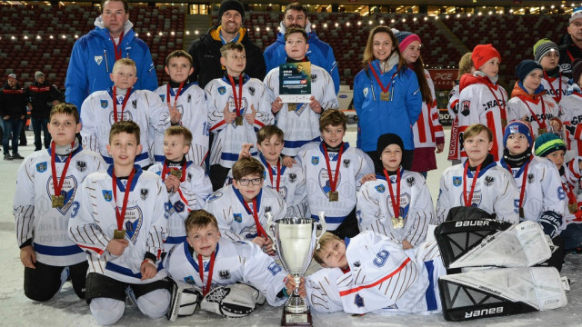 Trzecie miejsce drużyny mini hokeja UKH Unia na turnieju Czerkawski Cup