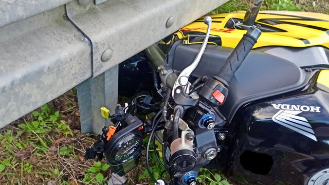 Ucieczka motocyklisty przed policją zakończona w piasku – FOTO