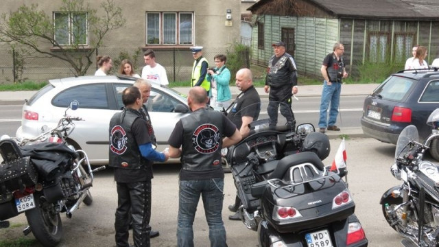 Uczniowe Ozetów we wspólnej akcji z Policją i motocyklistami