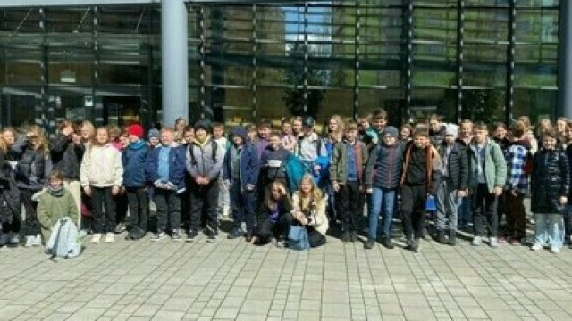 Uczniowie z Bielan z wizytą w Miejskiej Bibliotece Publicznej w Oświęcimiu