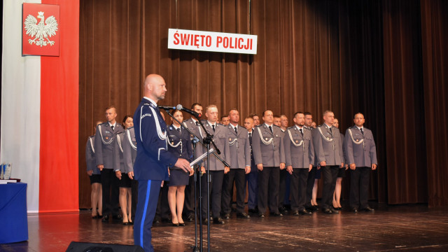 Uroczyste Święto Policji w Oświęcimiu. Awanse, odznaczenia i wzruszające podziękowania dla funkcjonariuszy!