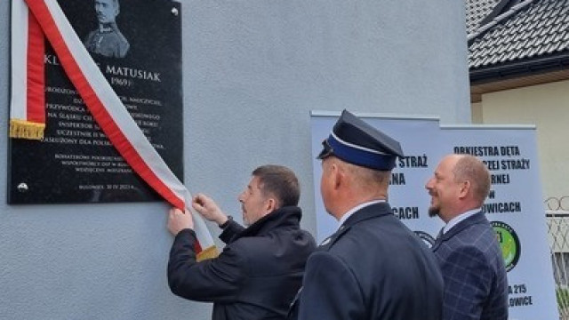 Uroczystości odsłonięcia i poświęcenia tablicy pamięci Klemensa Matusiaka w Bulowicach