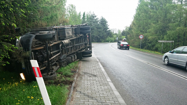 UWAGA ! Wypadek na 933 w Brzeszczach. ZDJĘCIA ! - InfoBrzeszcze.pl
