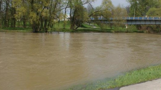 W Jawiszowicach poziom alarmowy wciąż przekroczony – FILMY, FOTO